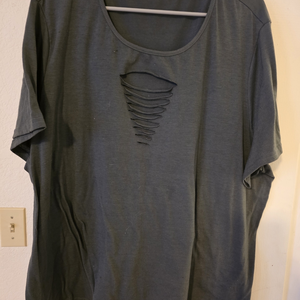 SHEIN Distressed Gray Short Sleeve Tee